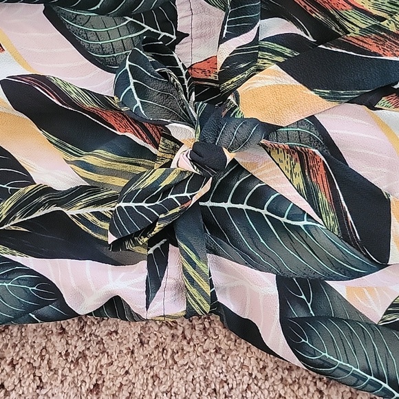 Jumpsuit has Pockets! - Picture 6 of 8